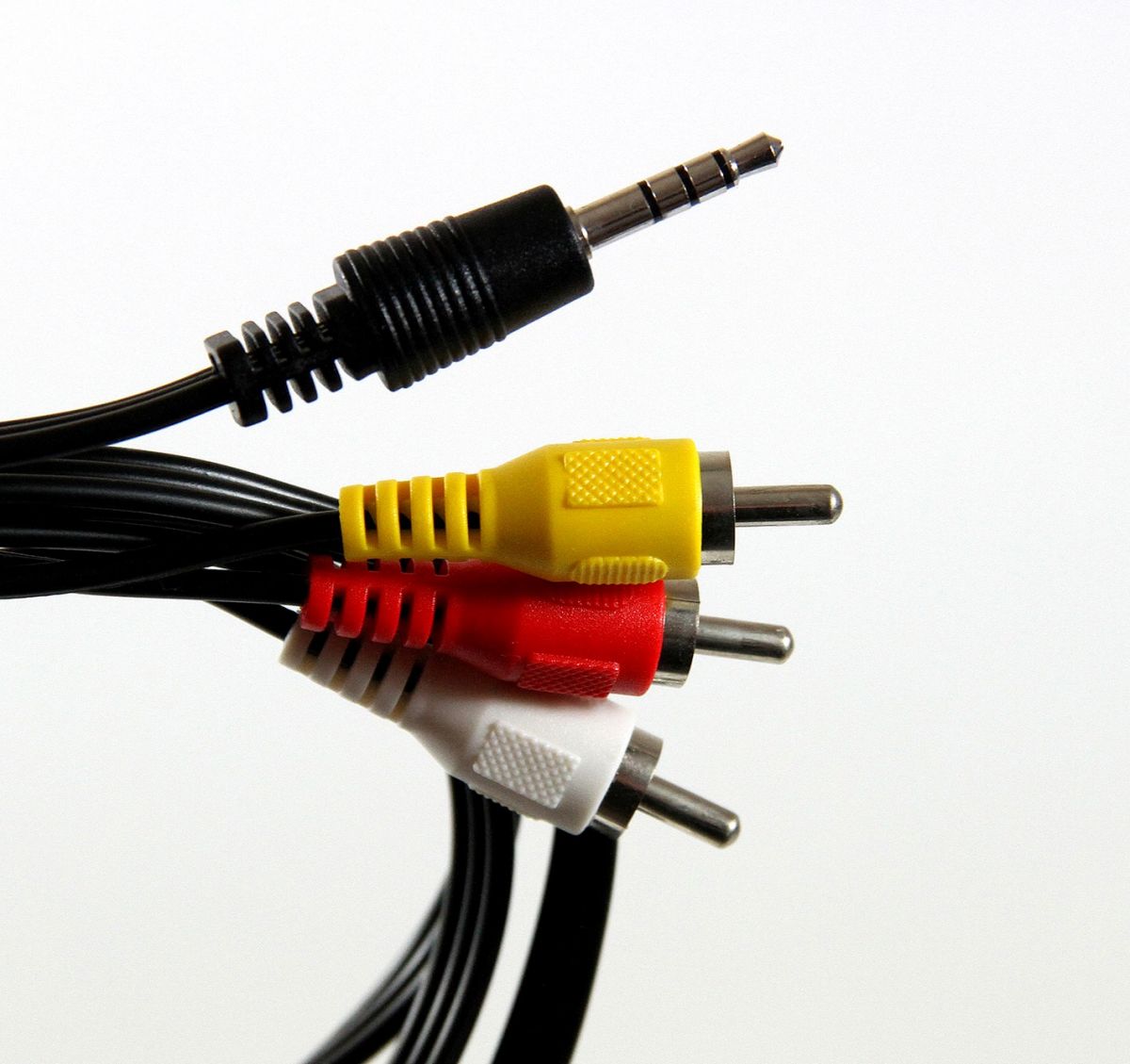 Кабель тюльпан. Кабель VCOM 3.5 Jack - 3 х RCA (cv213). 3.5 Jack-3rca 1.5m; шнур 3rca \ av.Cable \ 1.5 м.. Av разъём Jack 3.5 мм - 3rca. Jack 3 RCA кабель VCOM 3.5 Джек на 3 тюльпана 2 м (cv213-2m).