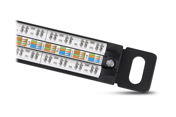 Cabeus PLHD-24-Cat.5e-Dual-90-0,5U Патч-панель высокой плотности 19" (0,5U), 24 порта RJ-45, категория 5e, Dual IDC, 90 градусов, с задним кабельным организатором